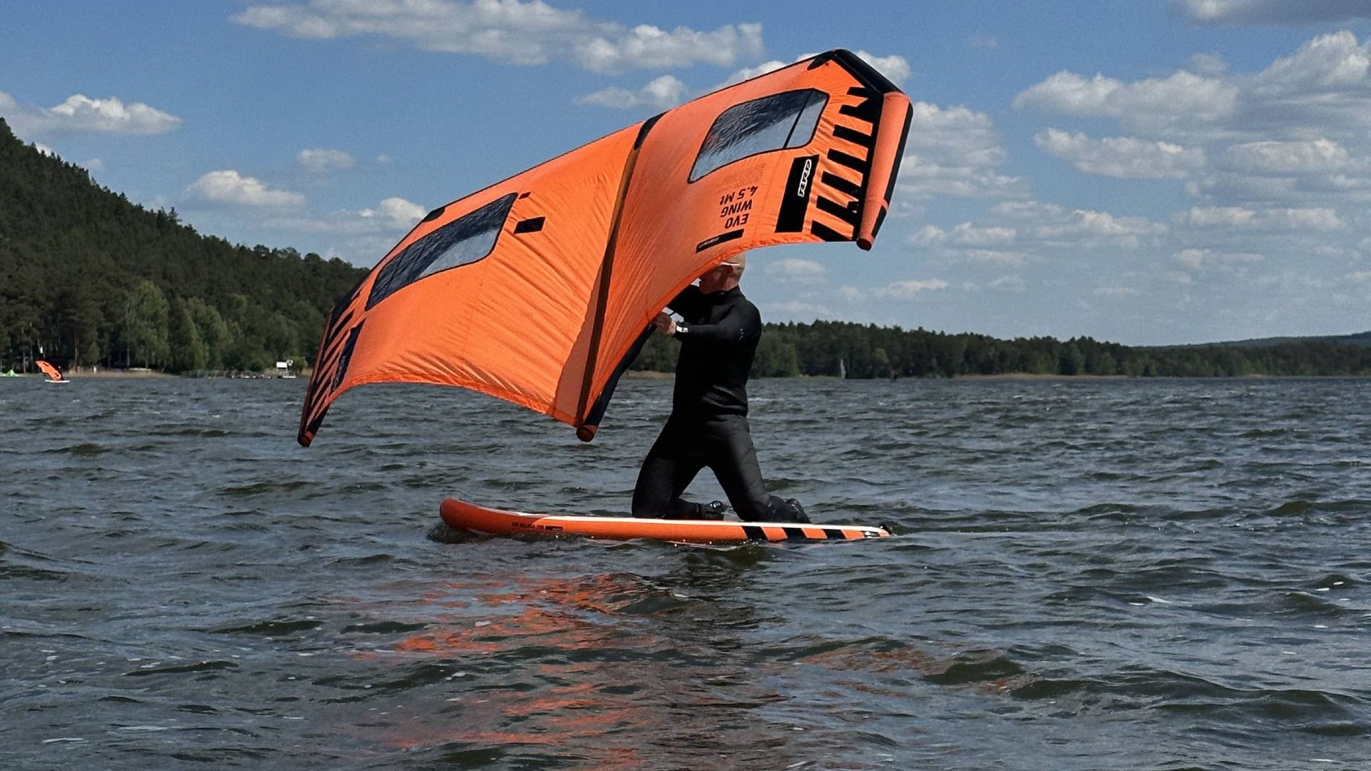 7 Macháč 8.5 - wingfoiling kurz praha machovo jezero